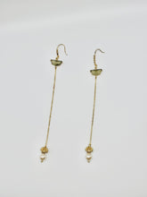 Load image into Gallery viewer, Vintage olive drop earrings