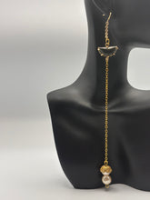 Load image into Gallery viewer, Vintage olive drop earrings